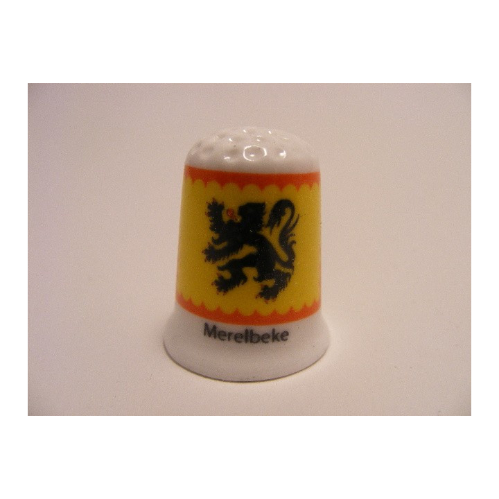 Merelbeke vlag Belgie op een porselein vingerhoedje