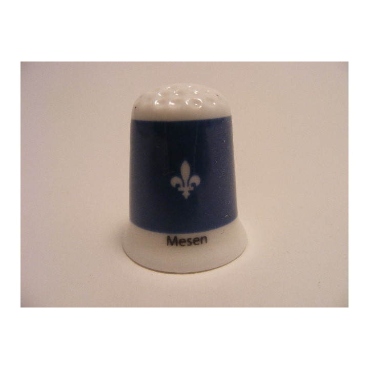 Mesen vlag Belgie op een porselein vingerhoedje