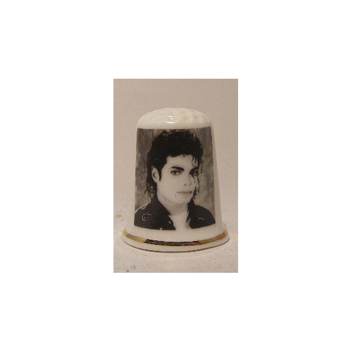 Michael Jackson op een porselein vingerhoedje met goud randje