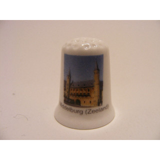 Middelburg in de Nederlandse provincie Zeeland op een porselein vingerhoedje