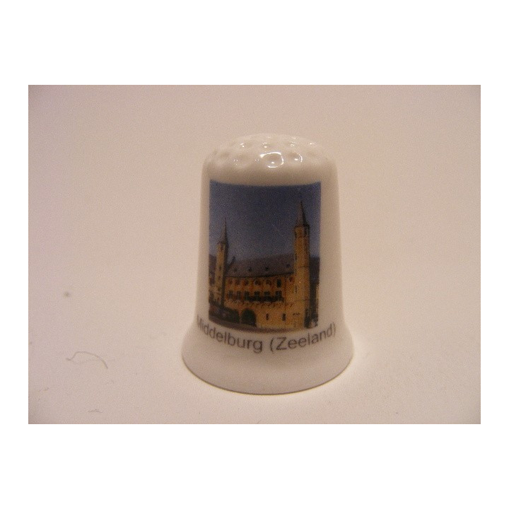 Middelburg in de Nederlandse provincie Zeeland op een porselein vingerhoedje