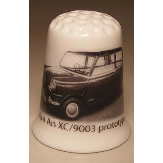 Mini AN XC 93 prototype op een porselein vingerhoedje