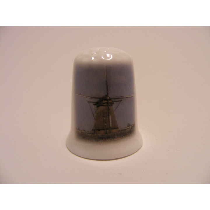 Molen op een porselein vingerhoedje NR02 Molen op een porselein vingerhoedje NR02