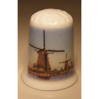 Hollandsche molens langs het water vingerhoedje