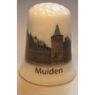 Muiden op een porselein vingerhoedje
