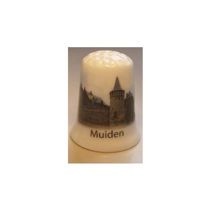Muiden op een porselein vingerhoedje