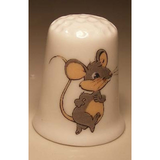 Muis afbeelding op een porselein vingerhoedje