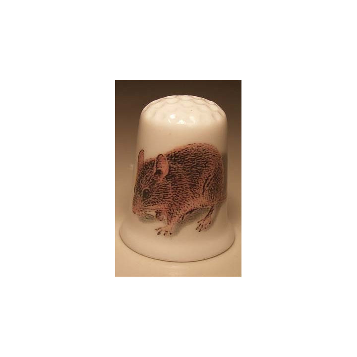 Muis getekend op een porselein vingerhoedje