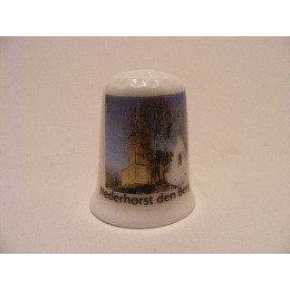 Nederhorst den Berg in de gemeente Wijdemeren op een porselein vingerhoedje Nederhorst den Berg in de gemeente Wijdemeren op een porselein vingerhoedje