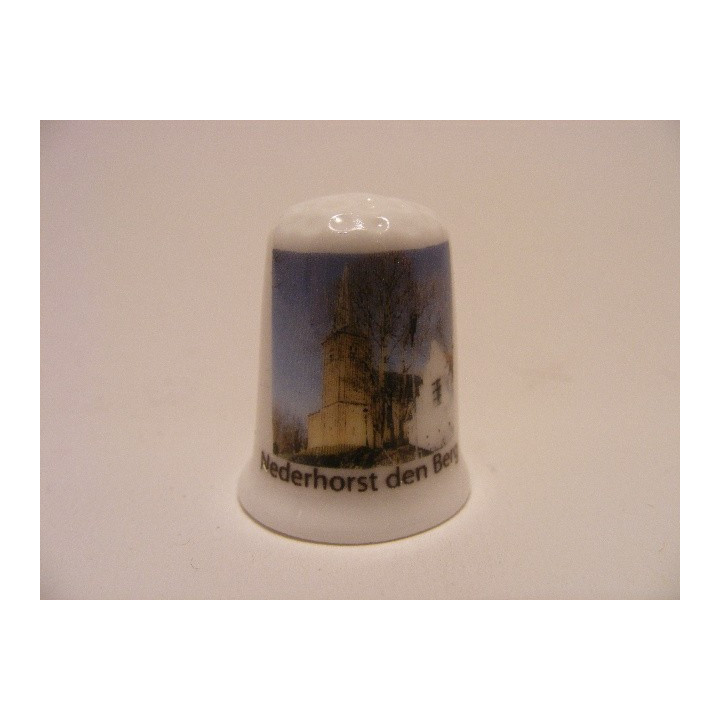 Nederhorst den Berg in de gemeente Wijdemeren op een porselein vingerhoedje Nederhorst den Berg in de gemeente Wijdemeren op een porselein vingerhoedje