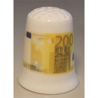 Nederlands geld 200 euro op een porselein vingerhoedje Nederlands geld 200 euro op een porselein vingerhoedje