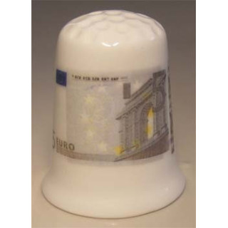Nederlands geld 5 euro op een porselein vingerhoedje Nederlands geld 5 euro op een porselein vingerhoedje