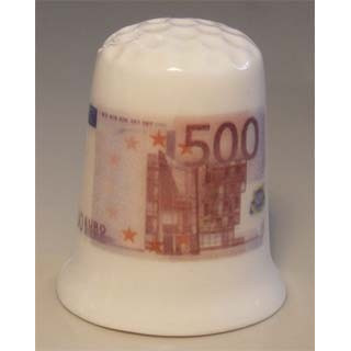 Nederlands geld 500 euro op een porselein vingerhoedje Nederlands geld 500 euro op een porselein vingerhoedje