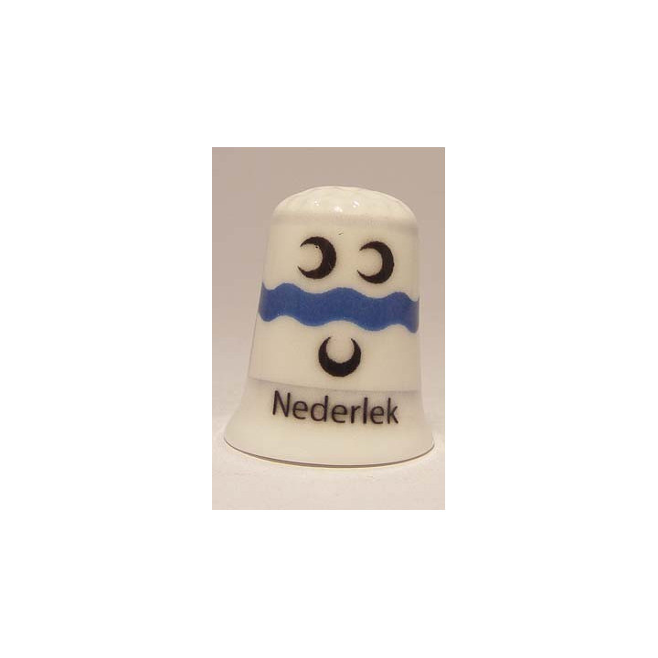 Nederlek Nederlandse gemeentevlag op een porselein vingerhoedje Nederlek Nederlandse gemeentevlag op een porselein vingerhoedje