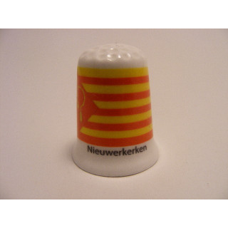 Nieuwerkerken vlag Belgie op een porselein vingerhoedje