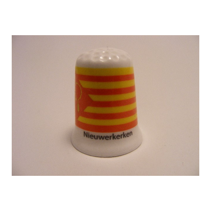Nieuwerkerken vlag Belgie op een porselein vingerhoedje