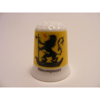 Nieuwpoort vlag Belgie op een porselein vingerhoedje