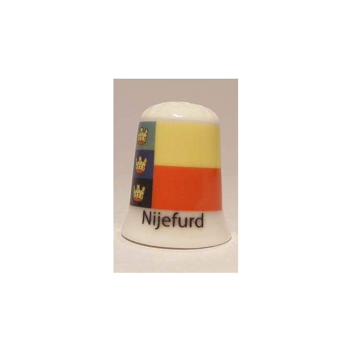 Nijefurd Nederlandse gemeentevlag op een porselein vingerhoedje Nijefurd Nederlandse gemeentevlag op een porselein vingerhoedje