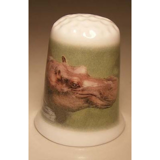 Nijlpaard op een porselein vingerhoedje