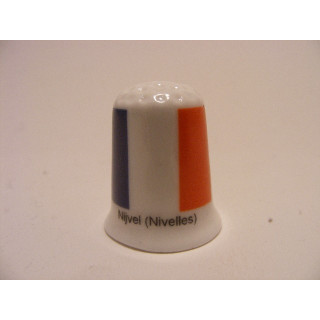 Nijvel Nivelles Nivele vlag in Belgie op een porselein vingerhoedje