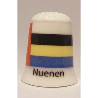 Nuenen Nederlandse gemeentevlag op een porselein vingerhoedje