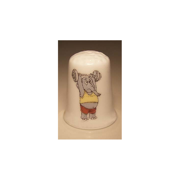 Olifant aan het gewichtheffen op een porselein vingerhoedje