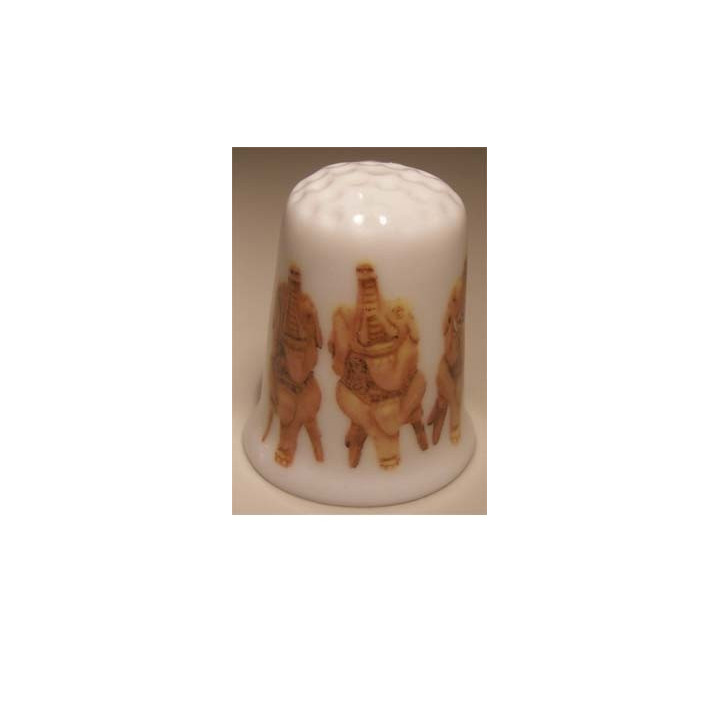 Olifanten horen zien zwijgen op een porselein vingerhoedje