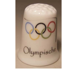 Olympische vlag met ringen op een vingerhoedje