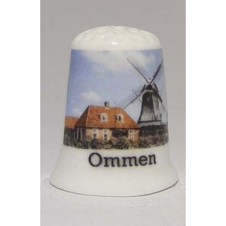 Molen Den Oordt in Ommen in provincie Overijssel op een vingerhoedje