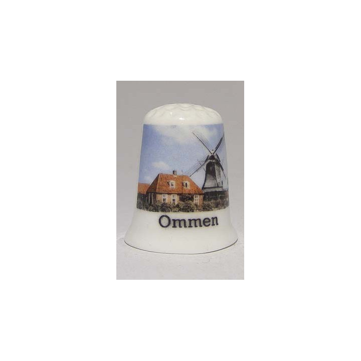 Molen Den Oordt in Ommen in provincie Overijssel op een vingerhoedje