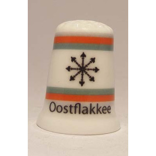Oostflakkee Nederlandse gemeentevlag op een porselein vingerhoedje