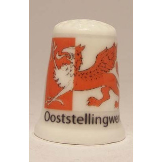 Ooststellingwerf Nederlandse gemeentevlag op een porselein vingerhoedje