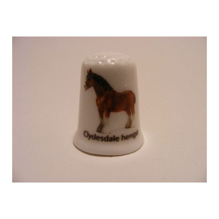 Paard Clydesdale hengst op een porselein vingerhoedje