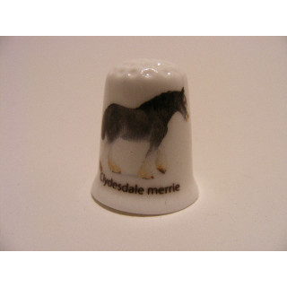 Paard Clydesdale merrie op een porselein vingerhoedje