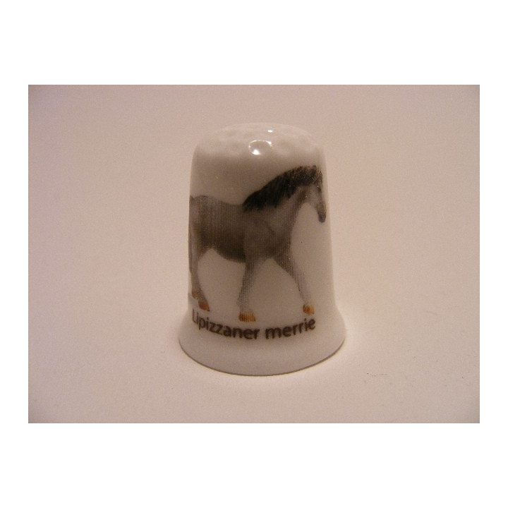 Paard Lipizzaner merrie op een porselein vingerhoedje