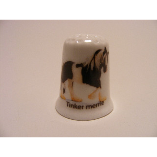 Paard Tinker merrie op een porselein vingerhoedje