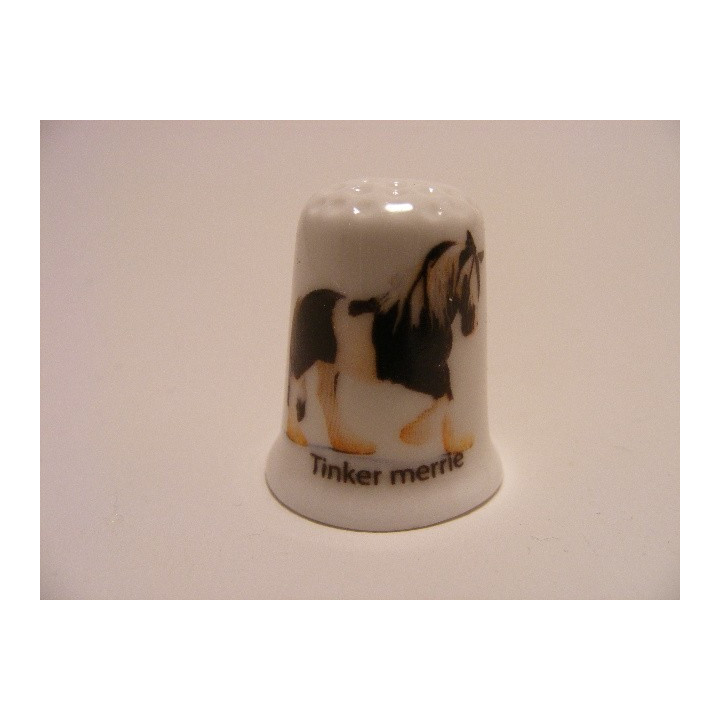 Paard Tinker merrie op een porselein vingerhoedje