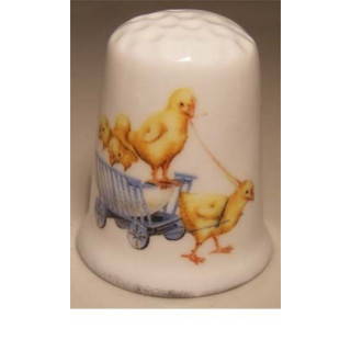 Paaskuikens met huifkar vingerhoedje