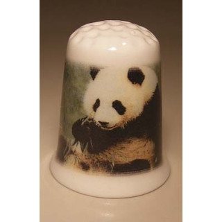 Panda foto op een porselein vingerhoedje