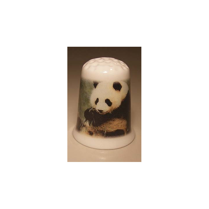 Panda foto op een porselein vingerhoedje