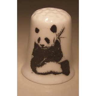 Panda tekening op een porselein vingerhoedje