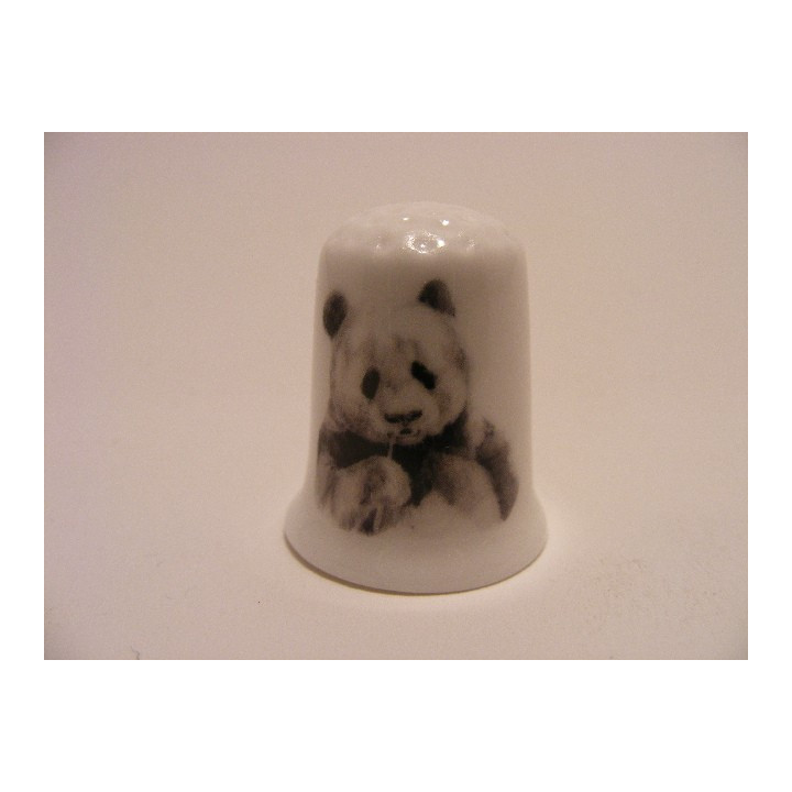 Pandabeer afbeelding op een porselein vingerhoedje