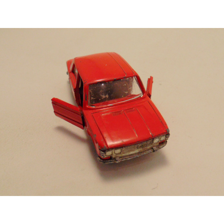 Fiat 125 sedan 1:43 rood