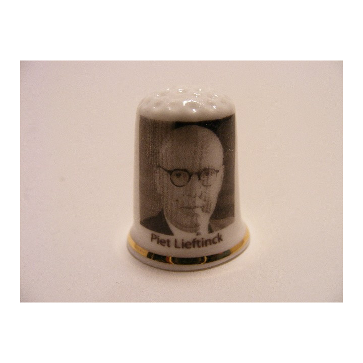 Piet Lieftinck Kabinet Schermerhorn 1945-1946 op een porselein vingerhoedje