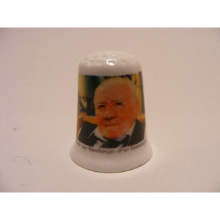 Pieter van Bambergen Piet Bambergen Nederlands acteur op een porselein vingerhoedje