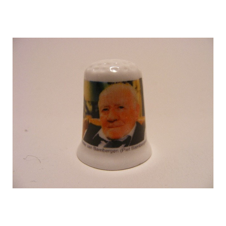 Pieter van Bambergen Piet Bambergen Nederlands acteur op een porselein vingerhoedje