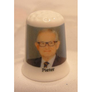 Pieter van Vollenhoven op een vingerhoedje