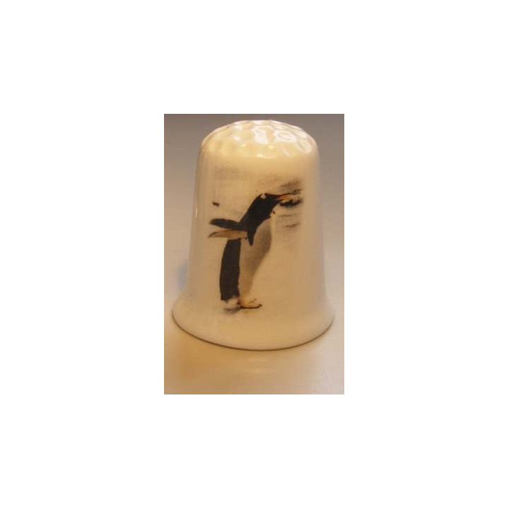 Pinguin bedrukking op een porselein vingerhoedje