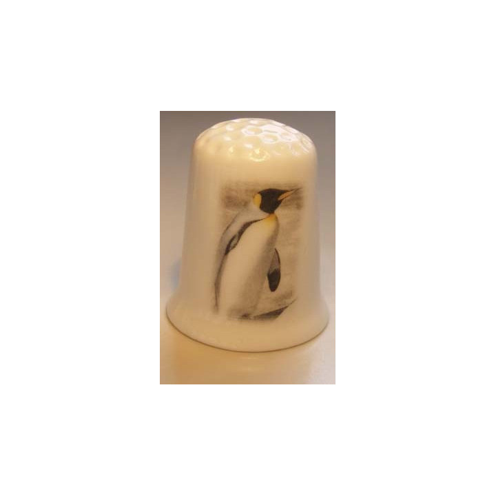 Pinguin foto op een porselein vingerhoedje