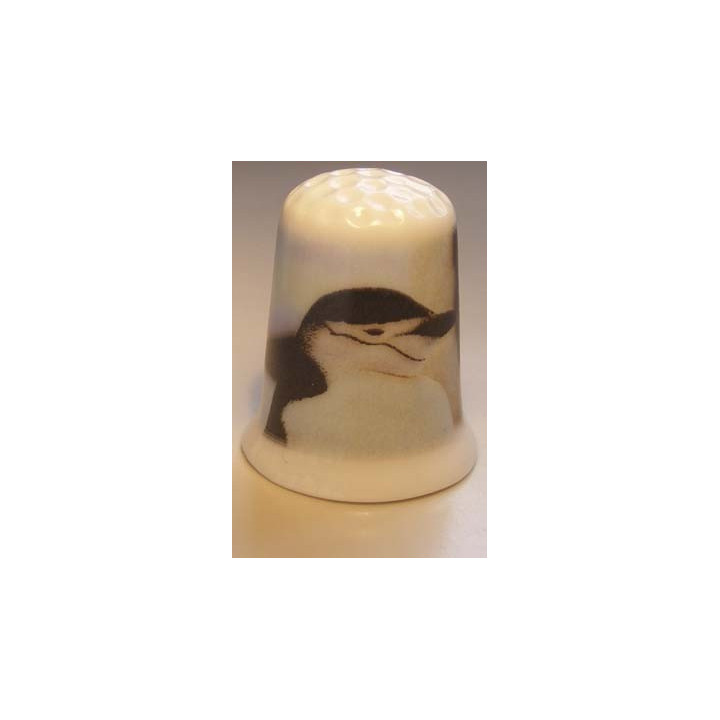Pinguin kop op een porselein vingerhoedje nr01